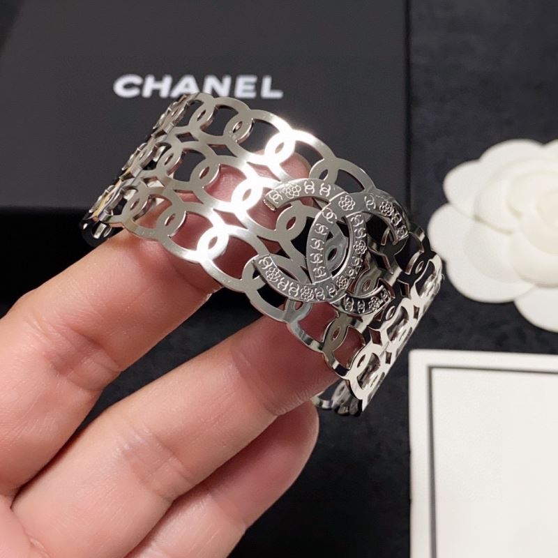 Ch**el bracelets